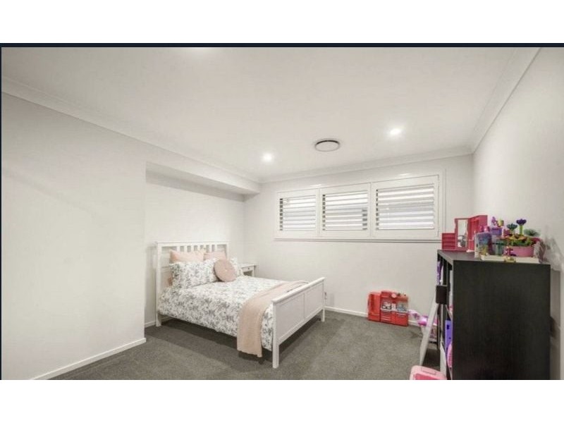 18 Lighthouse Esplanade, Newport QLD 4020