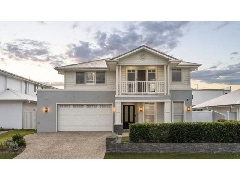 18 Lighthouse Esplanade, Newport QLD 4020