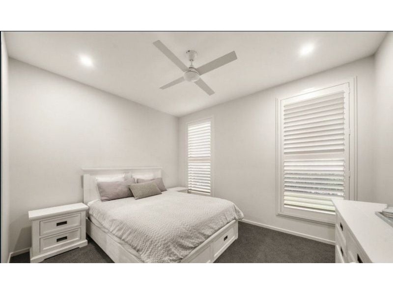 18 Lighthouse Esplanade, Newport QLD 4020