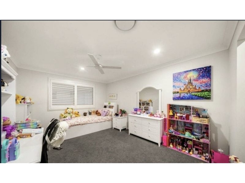 18 Lighthouse Esplanade, Newport QLD 4020