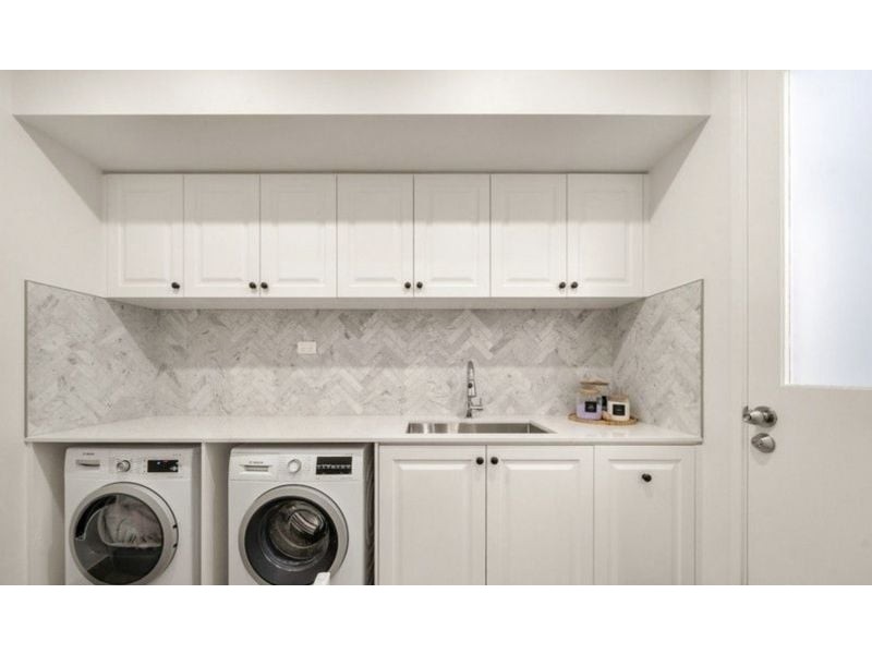 18 Lighthouse Esplanade, Newport QLD 4020