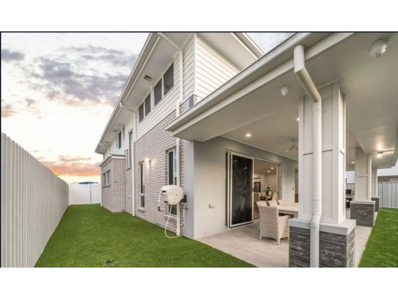 18 Lighthouse Esplanade, Newport QLD 4020