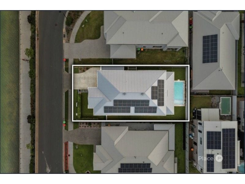18 Lighthouse Esplanade, Newport QLD 4020