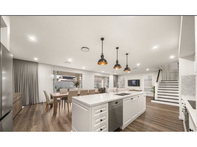 18 Lighthouse Esplanade, Newport QLD 4020