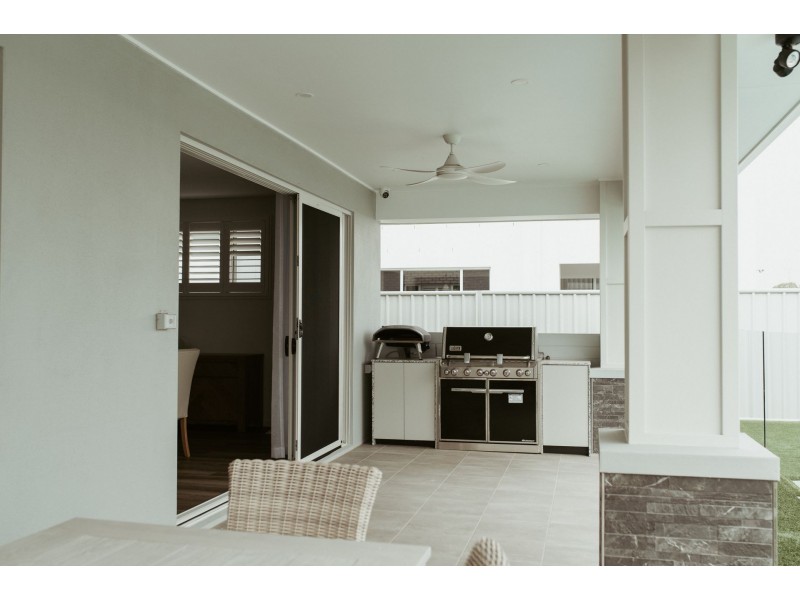 18 Lighthouse Esplanade, Newport QLD 4020