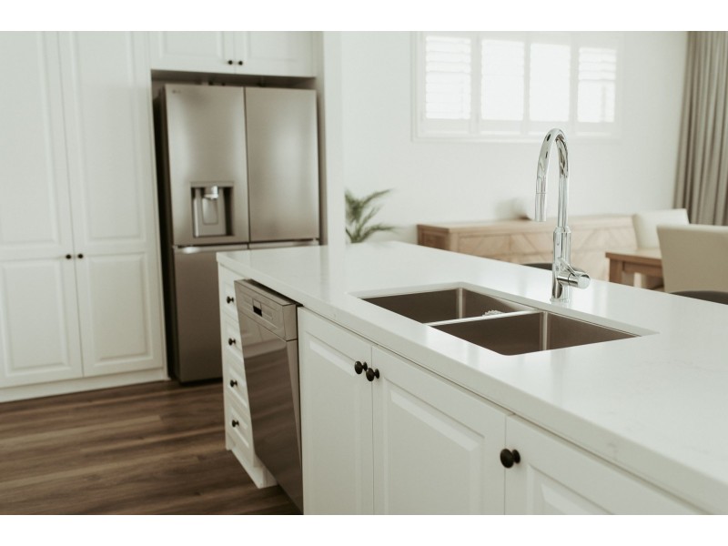 18 Lighthouse Esplanade, Newport QLD 4020