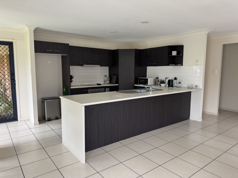 4 Rigden Close, Morayfield QLD 4506
