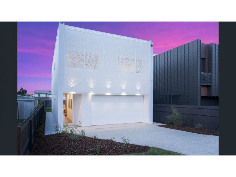 8a Fourth Avenue, Scarborough QLD 4020