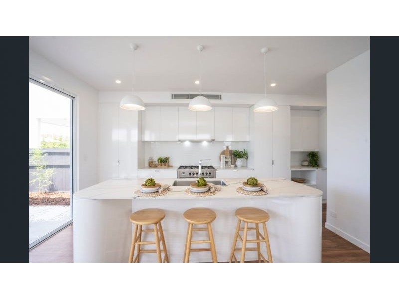 8a Fourth Avenue, Scarborough QLD 4020