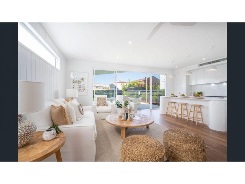 8a Fourth Avenue, Scarborough QLD 4020