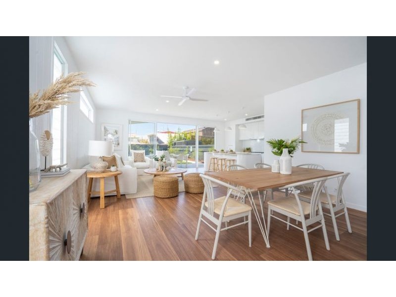 8a Fourth Avenue, Scarborough QLD 4020