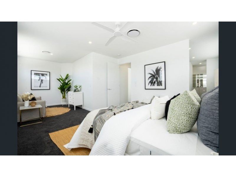 8a Fourth Avenue, Scarborough QLD 4020