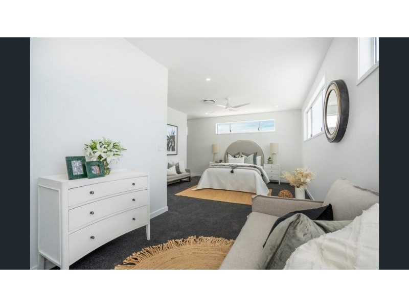 8a Fourth Avenue, Scarborough QLD 4020