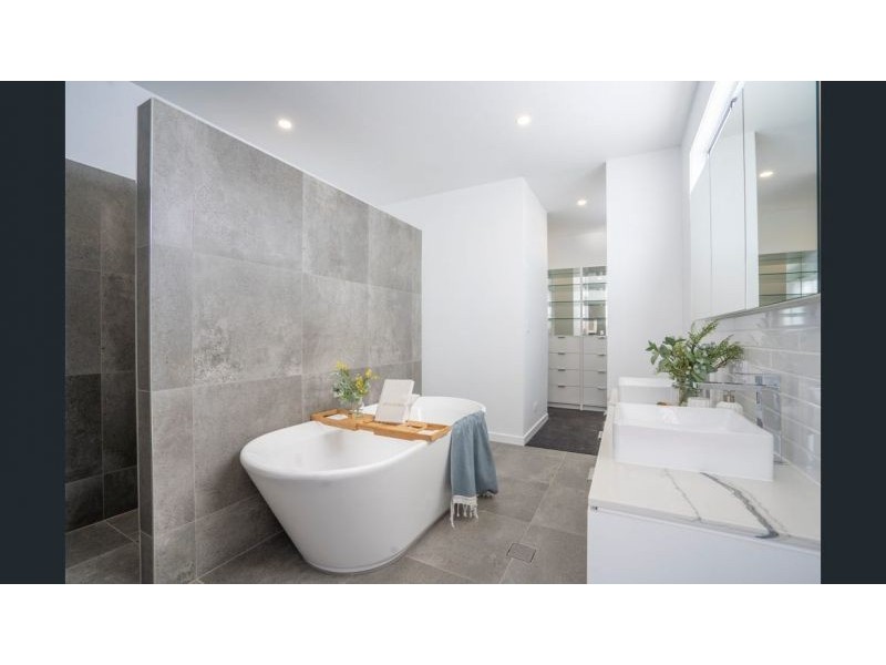 8a Fourth Avenue, Scarborough QLD 4020