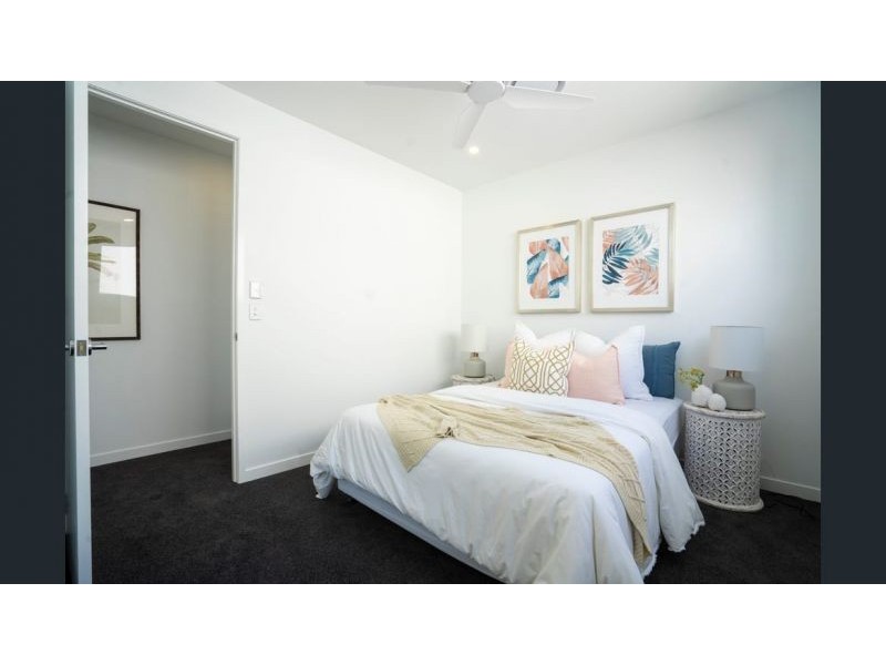 8a Fourth Avenue, Scarborough QLD 4020