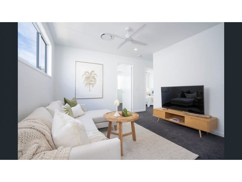 8a Fourth Avenue, Scarborough QLD 4020