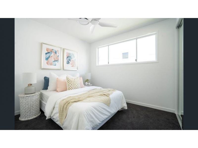 8a Fourth Avenue, Scarborough QLD 4020