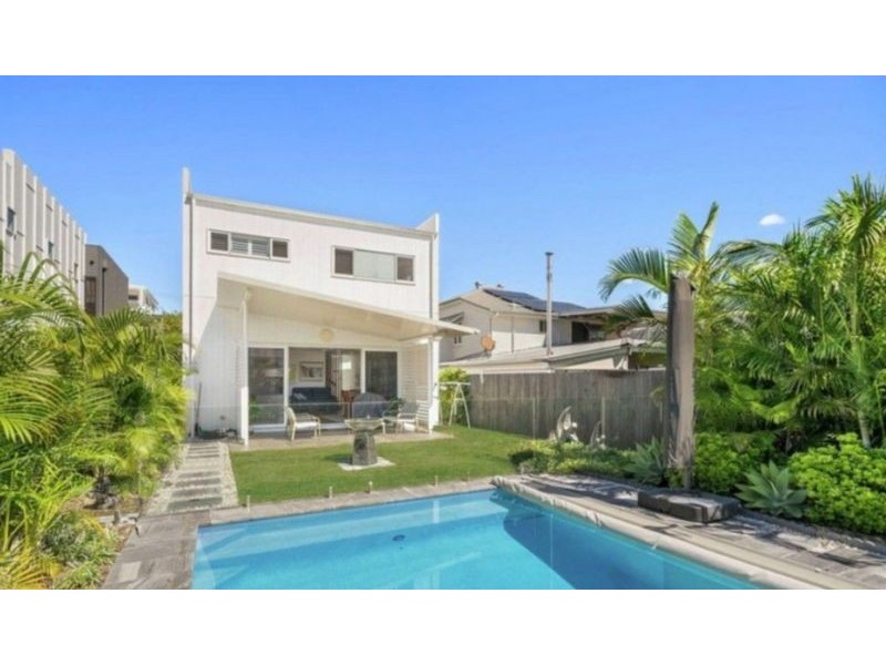 8a Fourth Avenue, Scarborough QLD 4020