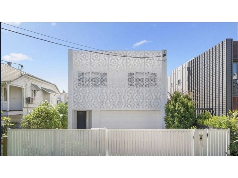 8a Fourth Avenue, Scarborough QLD 4020