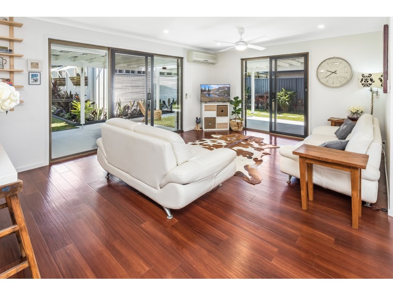 7 Oyster Point Esplanade, Newport QLD 4020