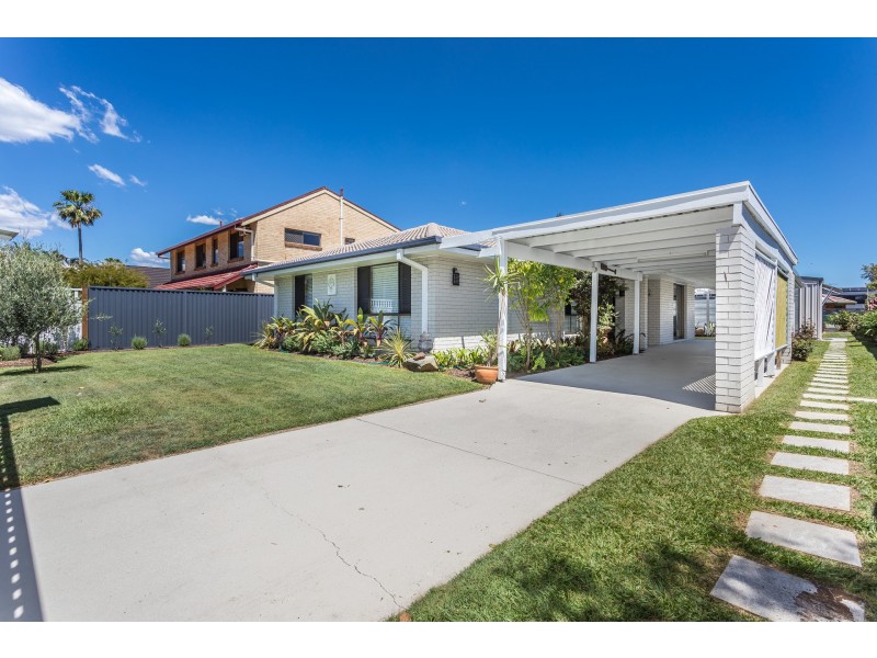 7 Oyster Point Esplanade, Newport QLD 4020