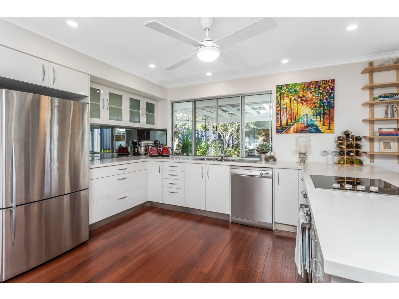 7 Oyster Point Esplanade, Newport QLD 4020