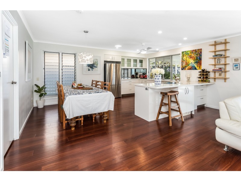 7 Oyster Point Esplanade, Newport QLD 4020