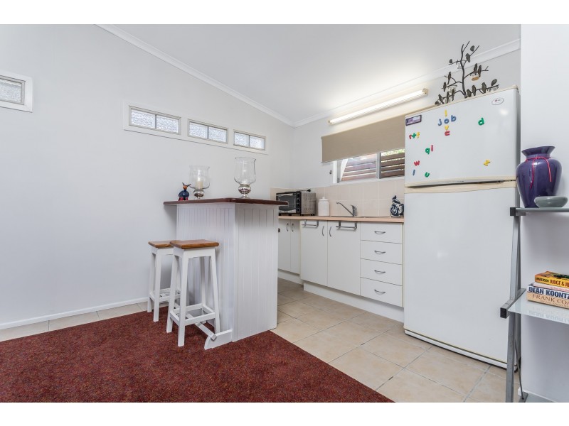 7 Oyster Point Esplanade, Newport QLD 4020