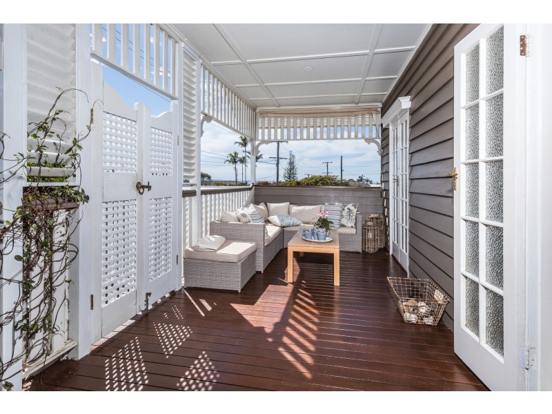 21 Griffith Road, Scarborough QLD 4020