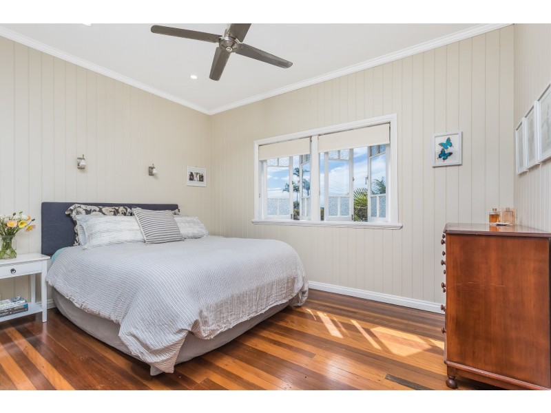 21 Griffith Road, Scarborough QLD 4020