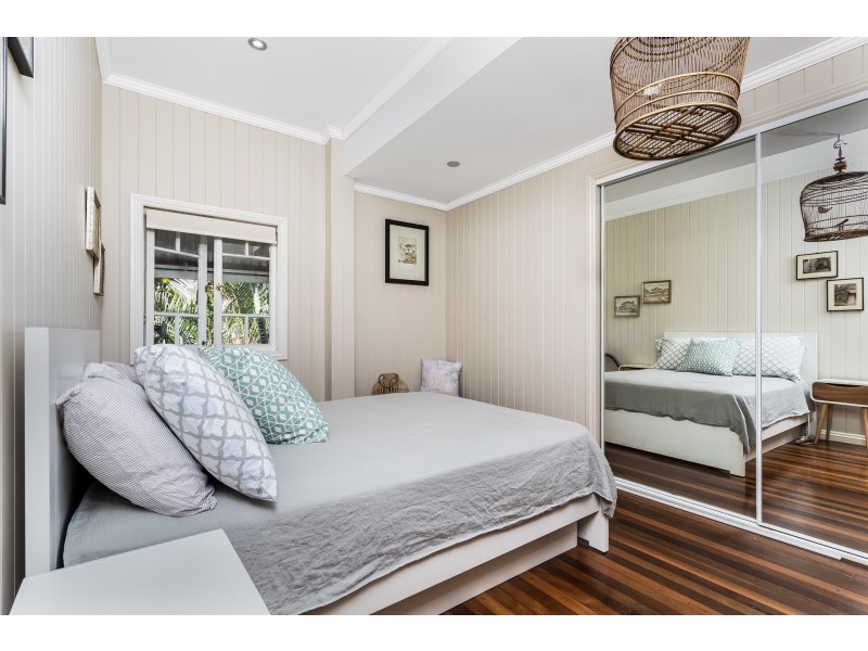 21 Griffith Road, Scarborough QLD 4020