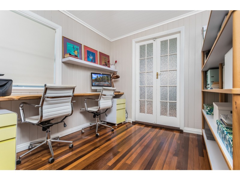 21 Griffith Road, Scarborough QLD 4020