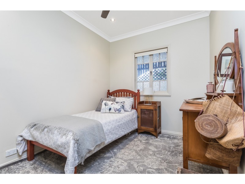 21 Griffith Road, Scarborough QLD 4020