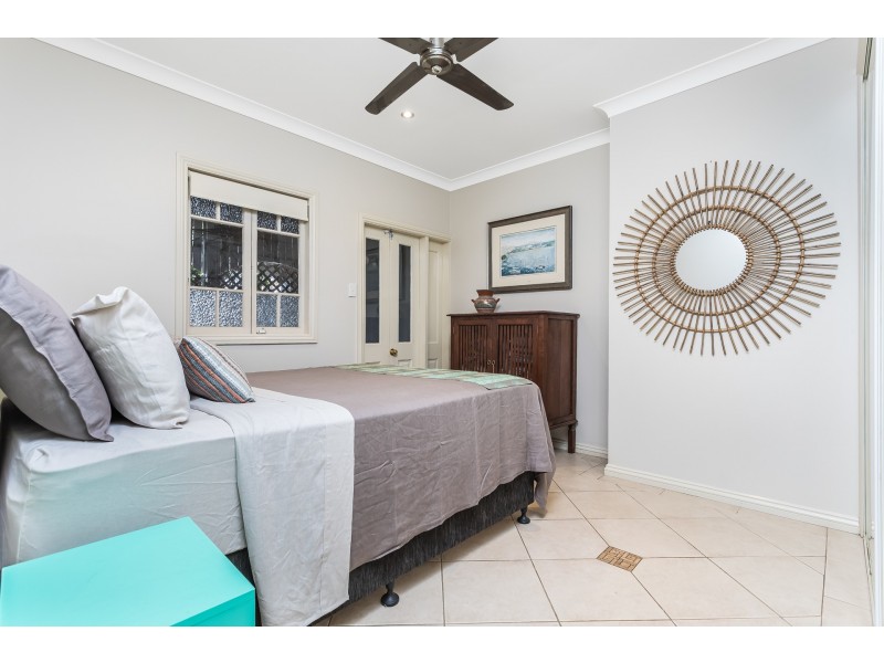 21 Griffith Road, Scarborough QLD 4020
