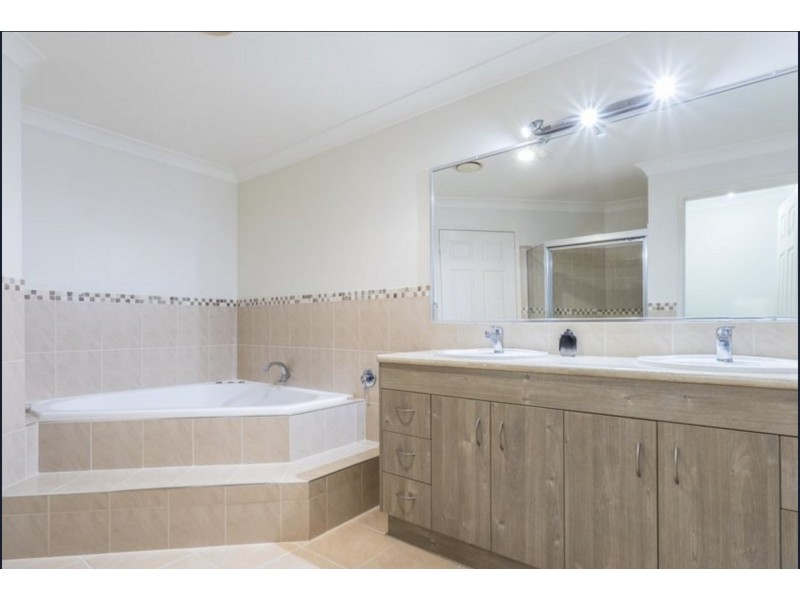11 Mariner Court, Newport QLD 4020