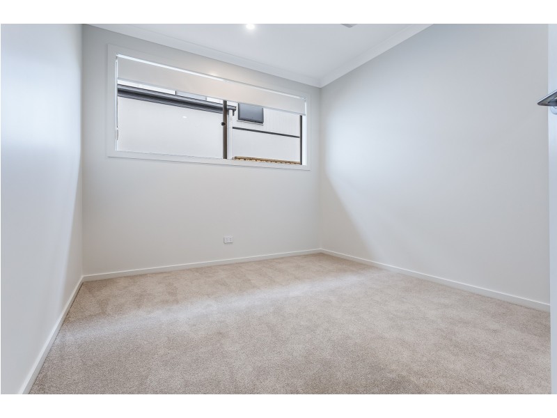 34 Clearwater Street, Newport QLD 4020