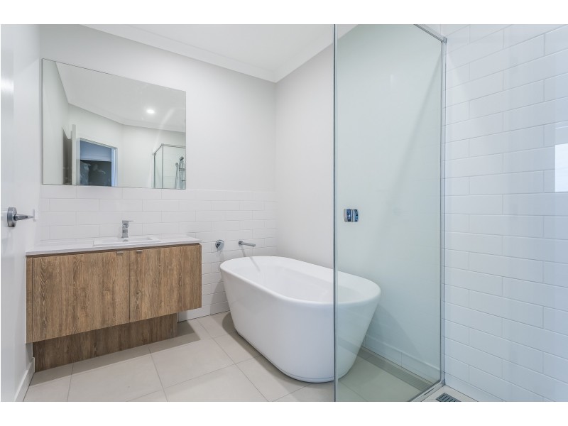 34 Clearwater Street, Newport QLD 4020