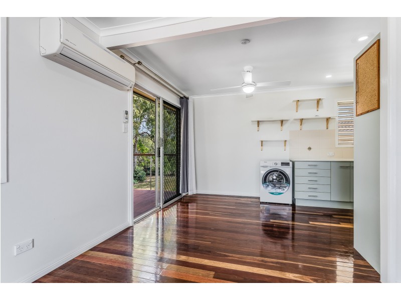 6 Dorloo street, Deagon QLD 4017