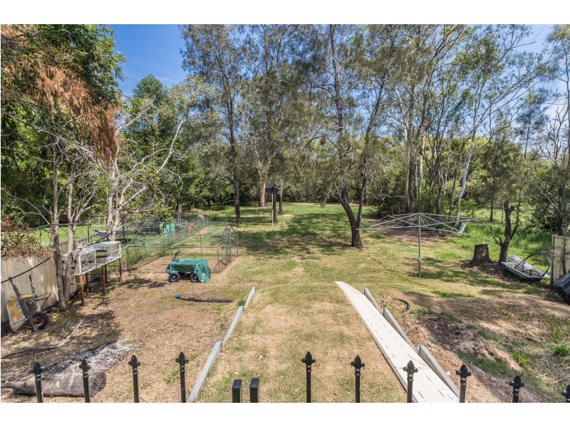 6 Dorloo street, Deagon QLD 4017