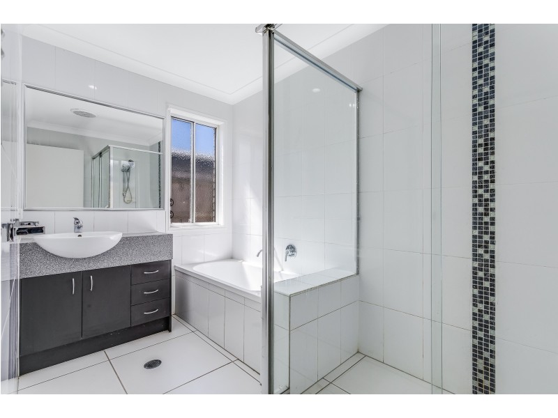 11 Champion Crescent, Griffin QLD 4503