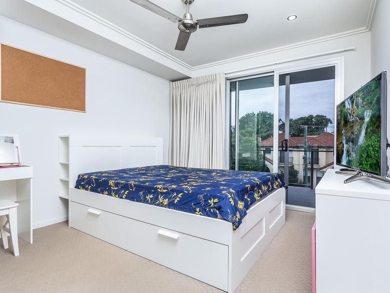 7/2 Laurence Street, St Lucia QLD 4067
