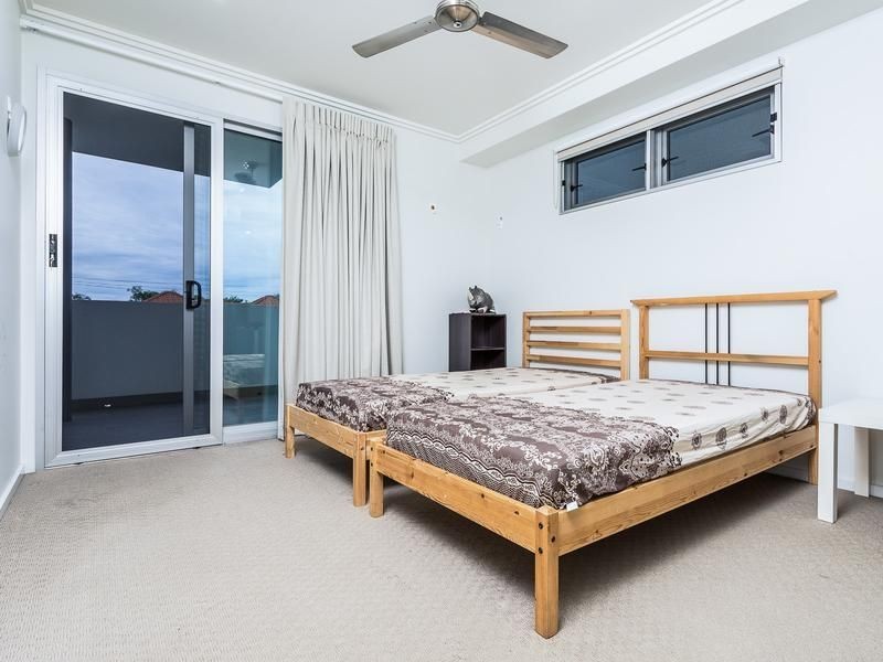 7/2 Laurence Street, St Lucia QLD 4067