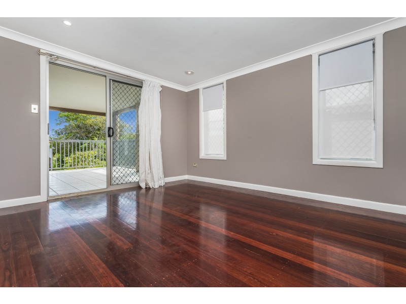 43 James Street, Scarborough QLD 4020