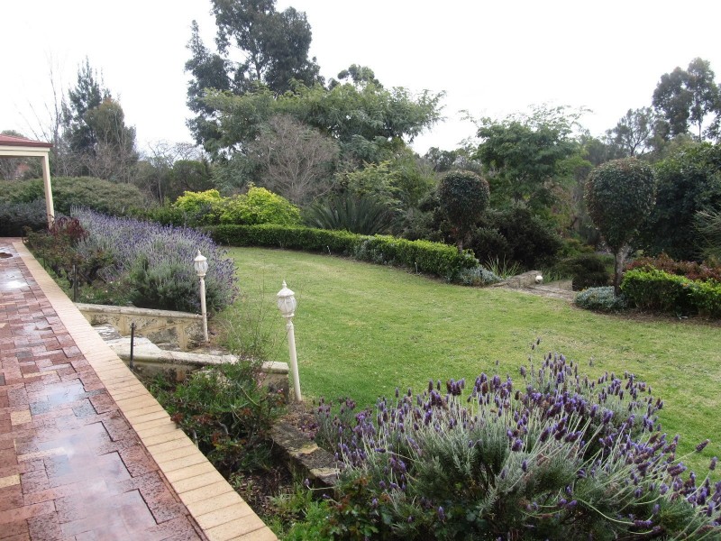 6 Rangeview Place, Canning Vale WA 6155