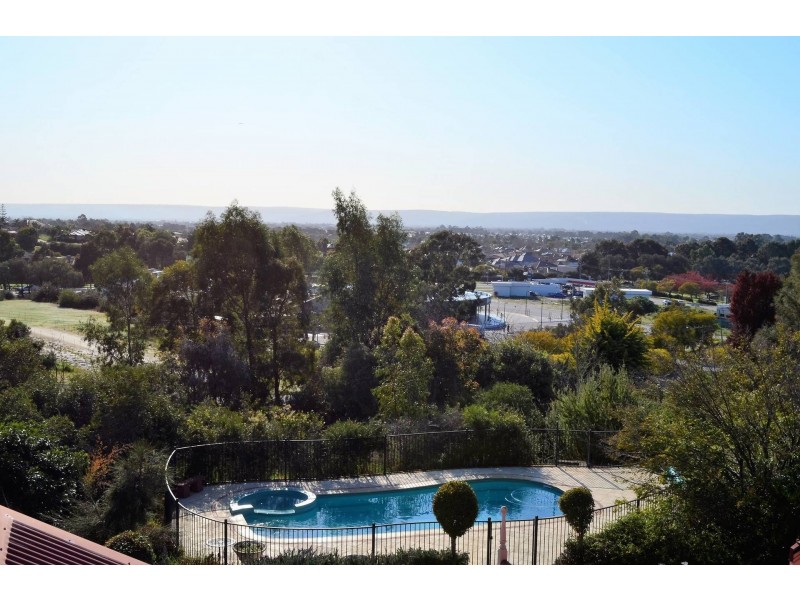 6 Rangeview Place, Canning Vale WA 6155