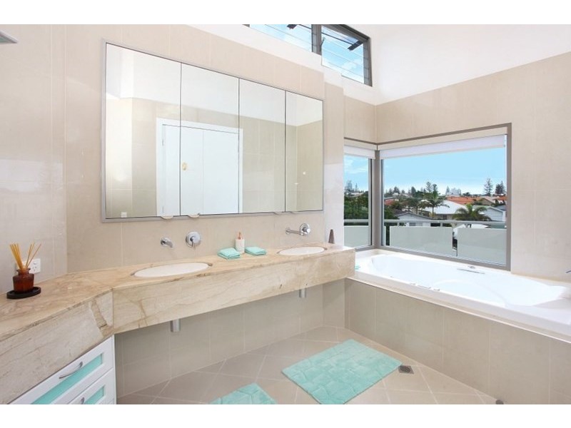 1/44 Tamborine Street, Mermaid Beach QLD 4218