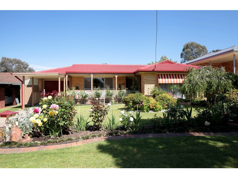 34 Fairbairn Cr, Kooringal NSW 2650