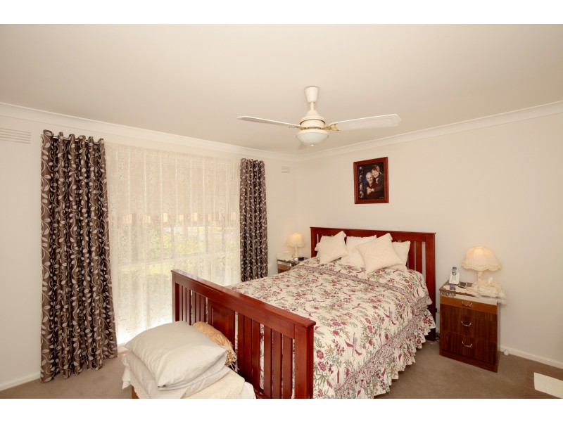 34 Fairbairn Cr, Kooringal NSW 2650