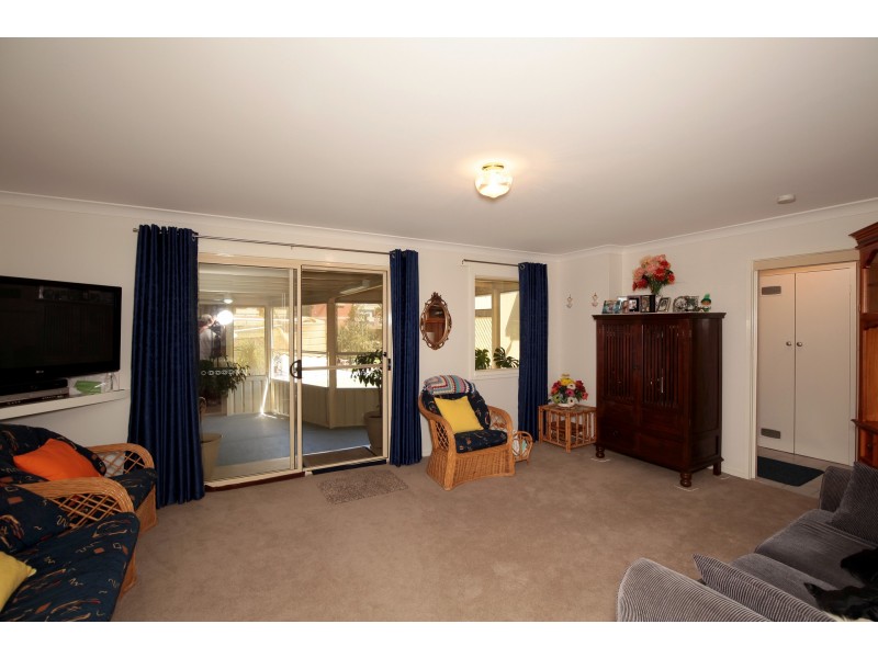 34 Fairbairn Cr, Kooringal NSW 2650