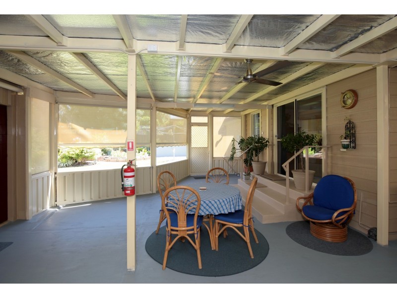 34 Fairbairn Cr, Kooringal NSW 2650